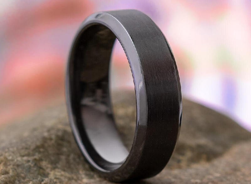 Nhẫn cưới bằng Zirconium